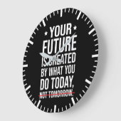 あなたの未来は今日で作成される – Gym Hustle Success ラージ壁時計 (傾斜)