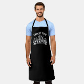 あなたの武器を選ぶおもしろいかわいいベーキング料理キッチン エプロン (着用した状態)