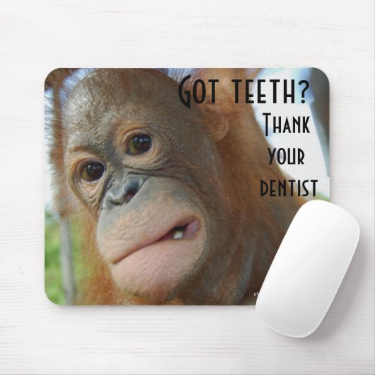 あなたの歯の歯科医のユーモアにブラシをかけて下さい マウスパッド (マウス)