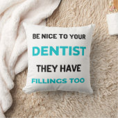 あなたの歯医者に優しくしてあげなさい彼らは2過ぎる詰め物を持っている クッション (ブランケット)