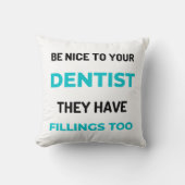 あなたの歯医者に優しくしてあげなさい彼らは2過ぎる詰め物を持っている クッション (正面)