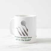 あなたの歯科医に頭脳のゴルフがありますか。 コーヒーマグカップ (正面左)
