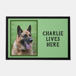 あなたの犬の写真と名前、緑の背景 ドアマット