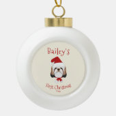 あなたの犬の初めてのクリスマス – かわいいシーズー(犬)Tzu セラミックボールオーナメント (正面)