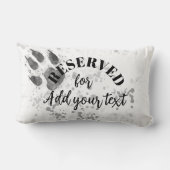 あなたの犬の手の印刷グレイカスタムホワイトのために予約 ランバークッション (裏面)