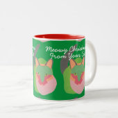 "あなたの猫からのMeowyクリスマス"の名前入りなギフト ツートーンマグカップ (正面右)