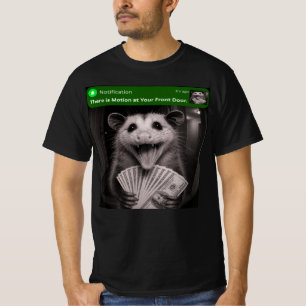 あなたの玄関前に動きあり フシギなポッサム Tシャツ
