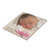 あなたの生まれたばかりのな女の赤ちゃんの写真の記念品のピンクの名前 タイル (側面)