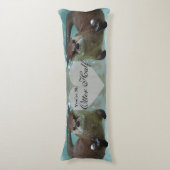 あなたの私のカワウソの半分のブラウンの川カワウソの水泳 ボディピロー (正面縦)