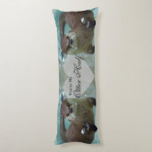 あなたの私のカワウソの半分のブラウンの川カワウソの水泳 ボディピロー (裏面 (縦))