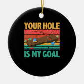 あなたの穴は私のゴールコーンホールチーム豆バッグ恋人 セラミックオーナメント (正面)