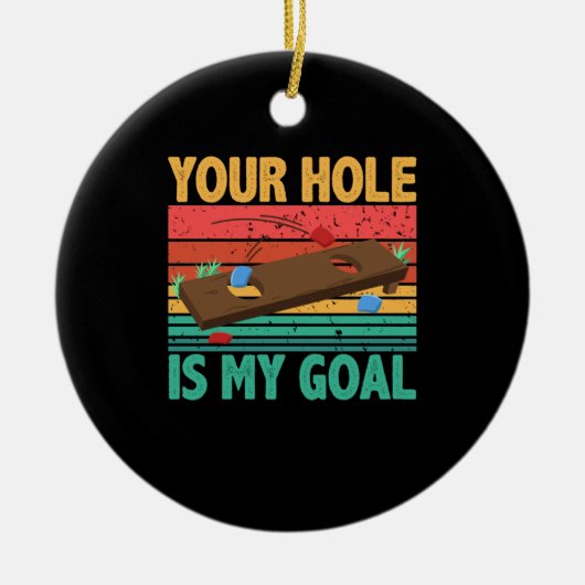 あなたの穴は私のゴールコーンホールチーム豆バッグ恋人 セラミックオーナメント (正面)