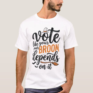 あなたの箒がそれにかかっているように投票 Halloween Tシャツ