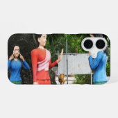 あなたの背後で顔を歪める iPhone 16ケース (裏面横)