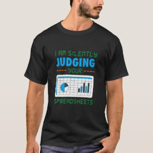 あなたの表計算を静かに判断していおもしろいる Tシャツ