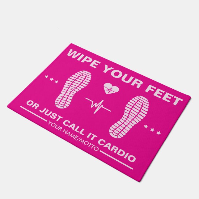 あなたの足を拭く – おもしろいピンクカーディオジム ドアマット (アングル)