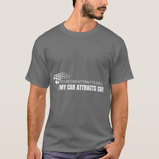あなたの車は女の子を引き寄せる 私の車は警察を引き寄せる ギフト Tシャツ (正面)