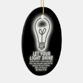 あなたの軽い輝やきのMatthewの5:16の聖書が白熱を作詩するようにして下さい セラミックオーナメント (右)