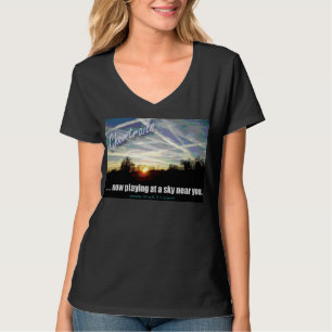 "あなたの近くで空で今遊びます。" Tシャツ