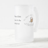 あなたの飲み物の冷えたビールを保存するため握るため及び食べるためそして フロストグラスビールジョッキ (正面右)