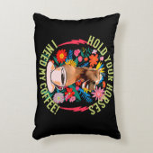 あなたの馬を保持 – 私のコーヒーが必要だ！おもしろい アクセントクッション (正面(垂直))