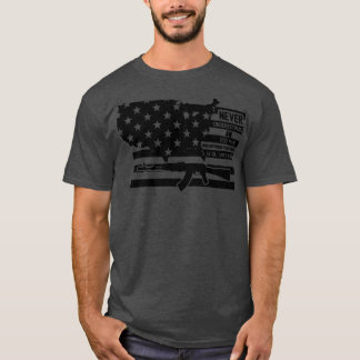 あなたのCを守る老人を決して過小評価してはいけない Tシャツ