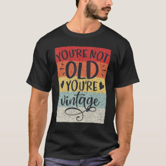 あなたはお年寄りではなくヴィンテージクラシックレトロお誕生日おめでとう Tシャツ