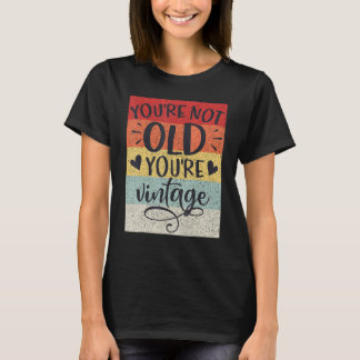 あなたはお年寄りではなく、ヴィンテージクラシックなレトロな誕生日をお祝いします Tシャツ