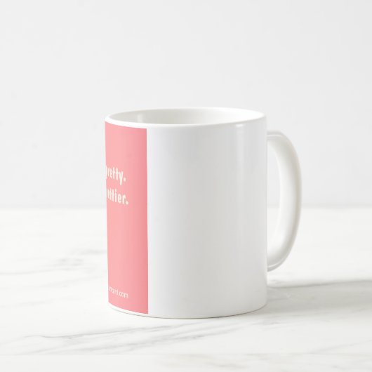 あなたはかわいらしい、私はよりかわいらしいです コーヒーマグカップ (正面右)