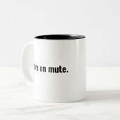 あなたはミュート。おもしろい諺白タイポグラフィ. ツートーンマグカップ (正面左)