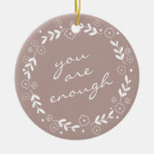 あなたは十分な引用文マスタイリッシューヴフローラリース セラミックオーナメント (正面)