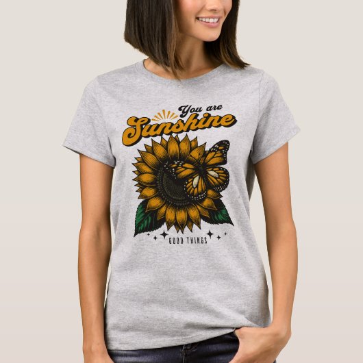 あなたは太陽の光 - ヒマワリと蝶 Tシャツ (正面)
