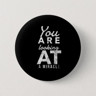 あなたは奇跡を見ている – 回復の感情的 缶バッジ
