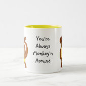 あなたは常にモンキーのまわりに`n ツートーンマグカップ (中央)
