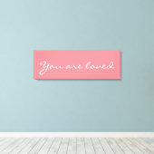あなたは愛され、ピンクのキャンバス感動的引用文 キャンバスプリント (インサイチュ (ウッドフロア))