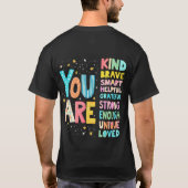 あなたは感動的引用文前向きタイポグラフィ Tシャツ (裏面)