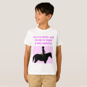 あなたは決して余りに若くかわいい馬 Tシャツ (正面フル)