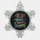 あなたは眠るICU時ICUナースクリスマス スノーフレークピューターオーナメント (正面)