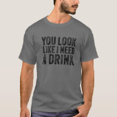 あなたは私が飲み物のヴィンタグが必要に見えおもしろいる Tシャツ (正面)