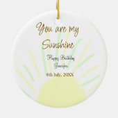 あなたは私のサンシャインイエローパステルの誕生日の追加nam セラミックオーナメント (裏面)