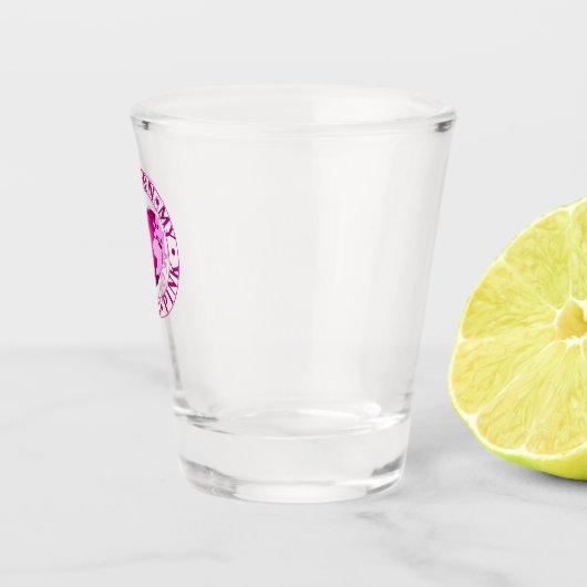 あなたは私の世界ピンクのロマンチックな地球のハートデザイン ショットグラス (右)