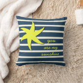 あなたは私の太陽の光である;青いストライプ、黄色いヒトデ クッション (ブランケット)