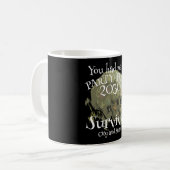 あなたは私をパーティー時間生存者に迎えた コーヒーマグカップ (正面左)