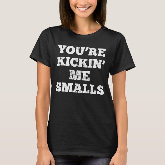 あなたは私を蹴ってる 小さいのに妊娠中 Tシャツ (正面)