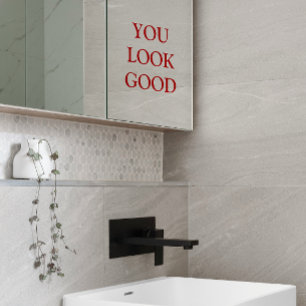 "あなたは良く見える"赤いはっきりしたタイポグラフィ鏡にしがみつく ウィンドウサイン