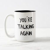 「あなたは話し合う」（朝のコーヒー前） ツートーンマグカップ (左)