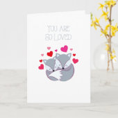 あなたは非常に愛されている – グレイのキツネのカードを嗅ぎ回る カード (黄色い花)