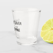 あなたは飲んで肝臓を閉じ素晴らしおもしろいる ショットグラス (右)