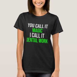 あなたは魔法と言う、僕は歯科治療と言う 歯科医デザイン Tシャツ