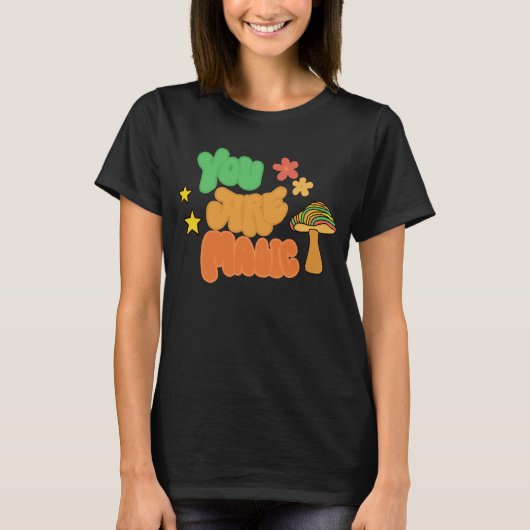 あなたは魔法 - グルービーなキノコ Tシャツ (正面)